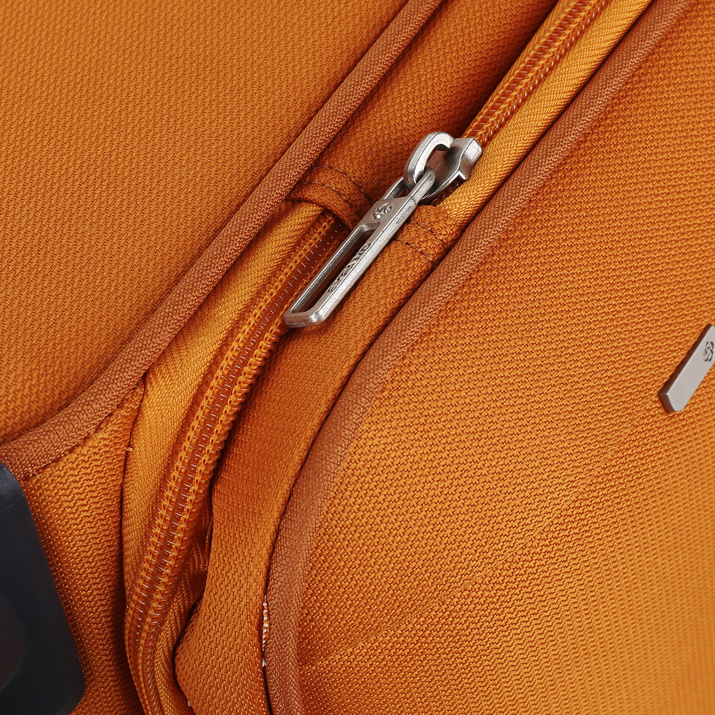 Чемодан средний M тканевый с кодовым замком Samsonite Citybeat