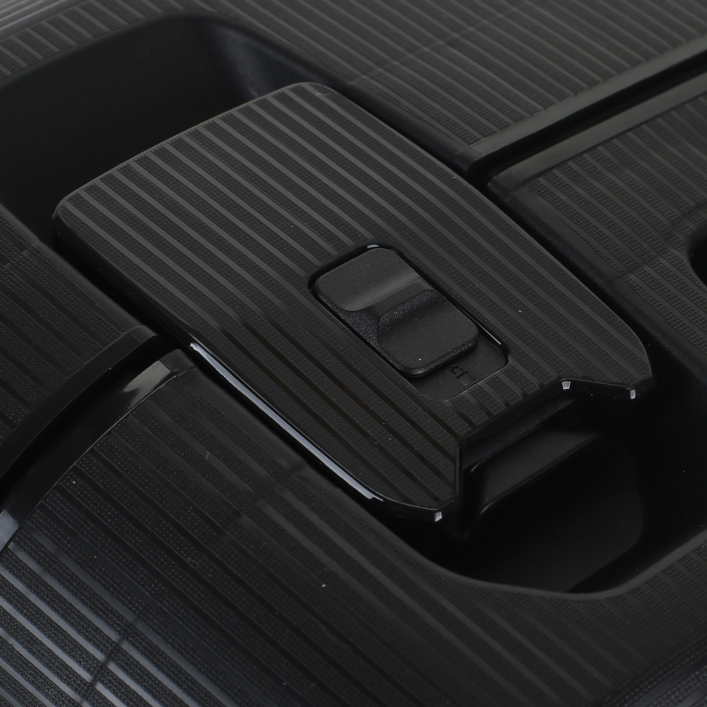 Чемодан для ручной клади из полипропилена с кодовым замком Samsonite Magnum ECO