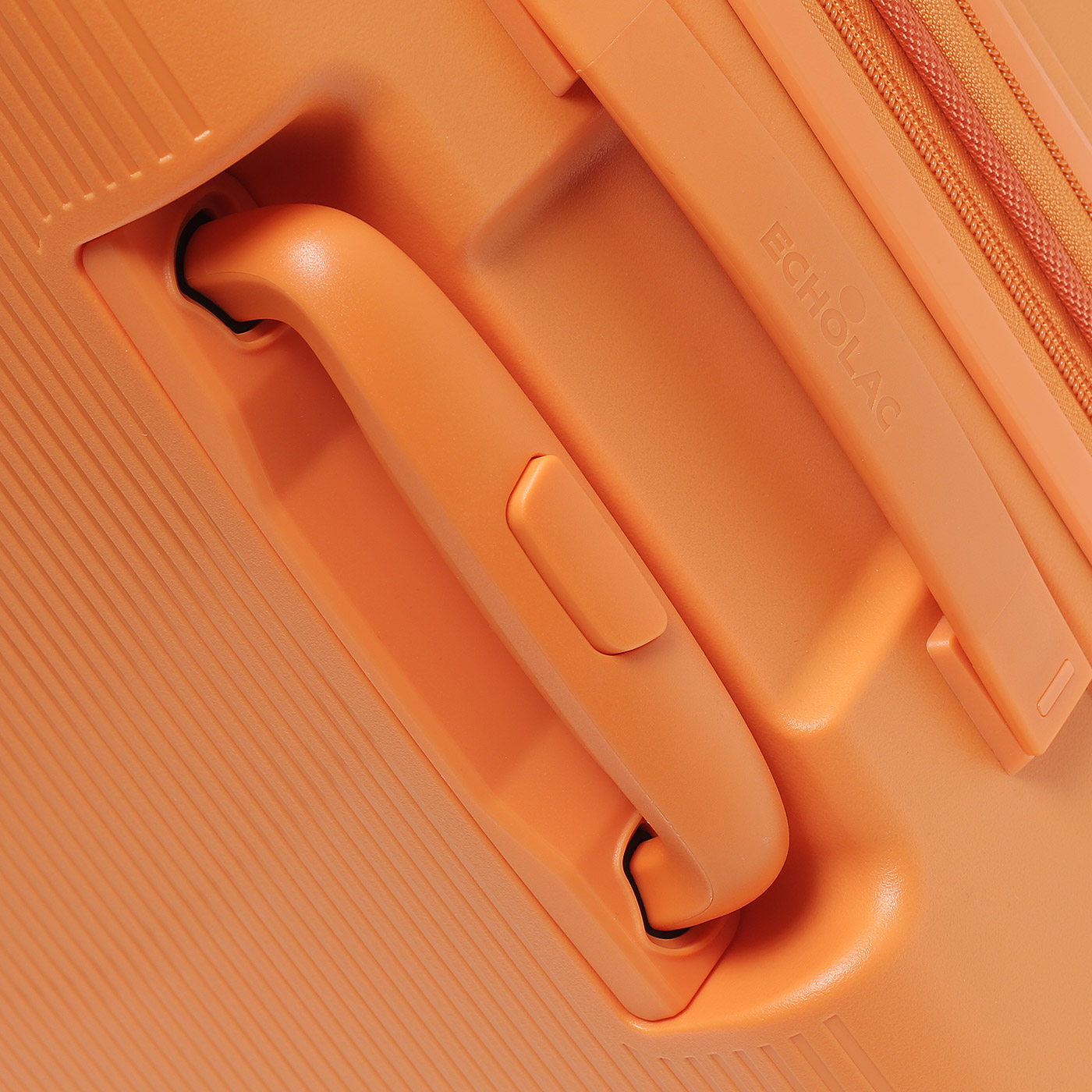 Чемодан средний M из полипропилена Echolac Forza